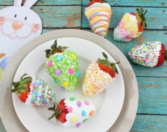 Decorative Easter strawberries tutorial for festive spring treats