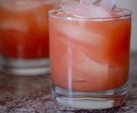 Refreshing Iced Guava Tea Lemonade served in a glass with ice and lemon slices