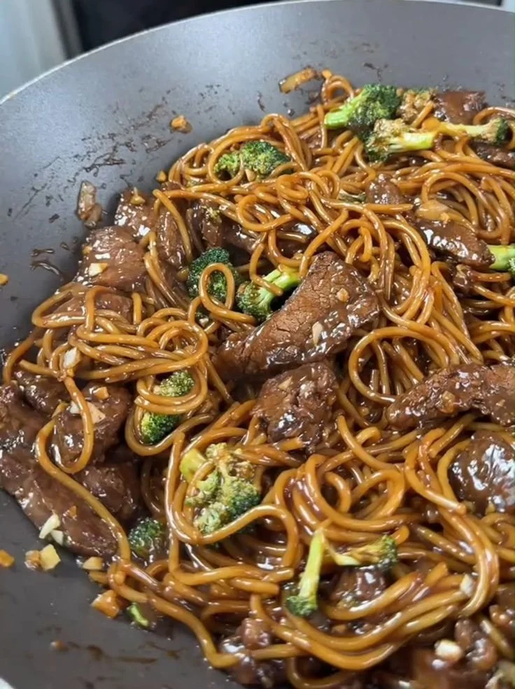 Delicious Beef and Broccoli Lo Mein Noodles served in a bowl