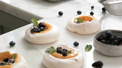 Delicious meringues topped with vibrant citrus curd for a refreshing dessert.