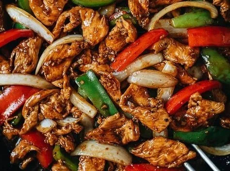 Delicious Black Pepper Chicken served with vegetables and rice