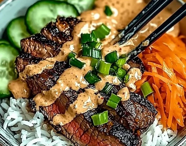 Delicious Korean BBQ Steak Rice Bowl with Spicy Cream Sauce