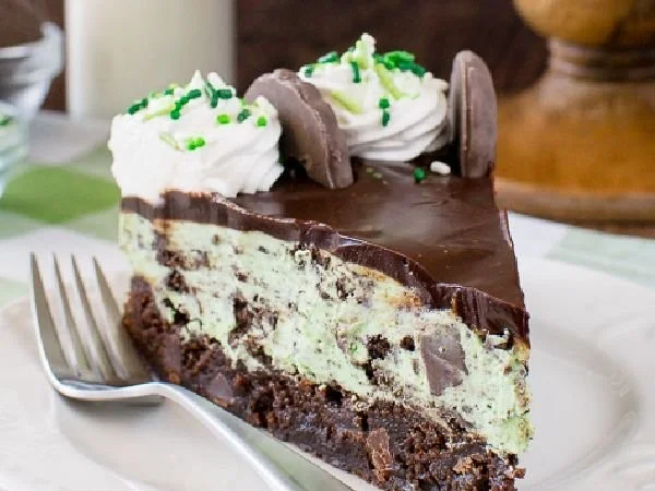 Delicious cheesecake recipes for various sweet desserts and cupcake cakes.