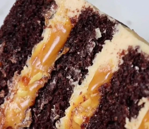 Delicious Chocolate Snickers Cake with layers of chocolate and caramel