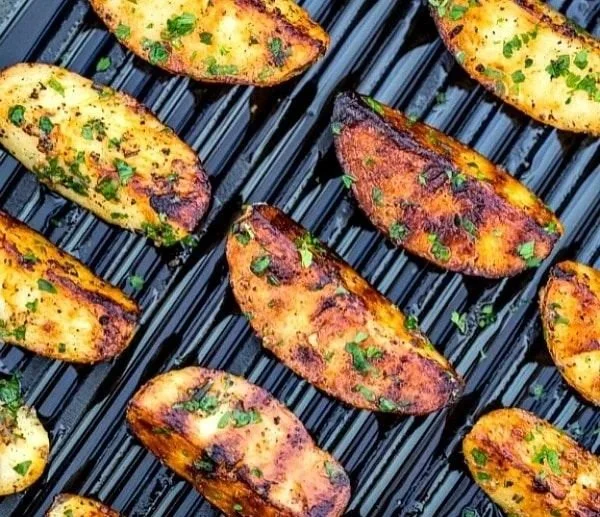 Deliciously grilled potatoes served on the barbecue