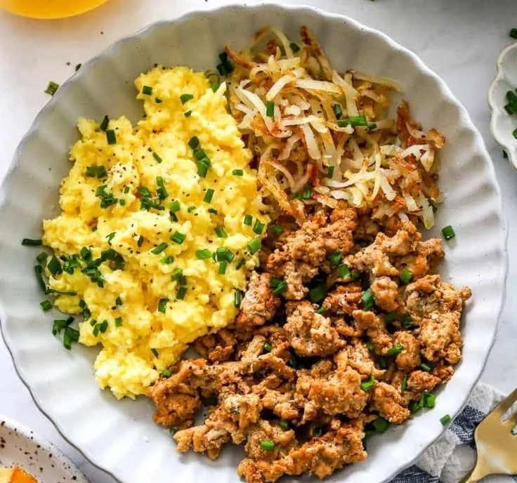 A high protein breakfast bowl filled with ingredients like eggs, spinach, and quinoa.