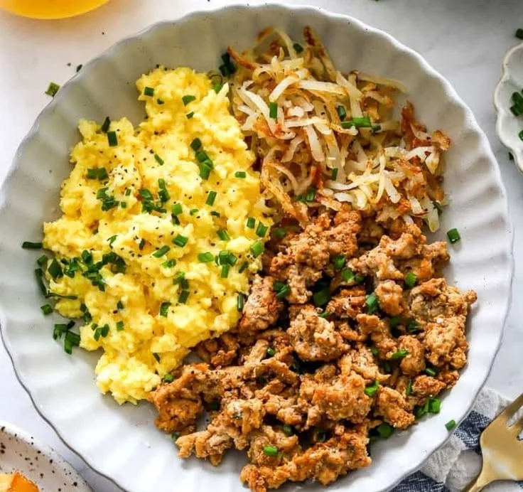 High protein breakfast bowl with eggs, spinach, and quinoa